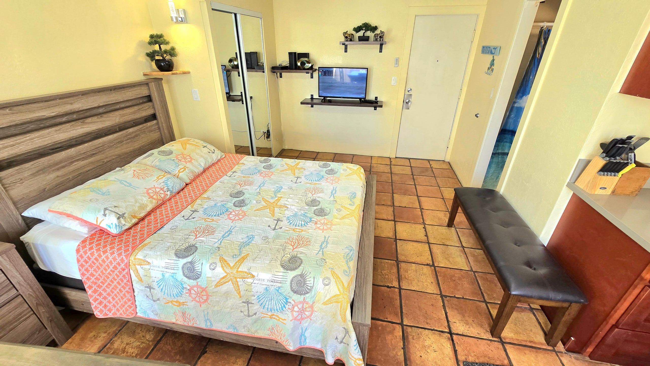 Condo in Honolulu · ★4.86 · 1 bedroom · 1 bed · 1 private bath - Image 15