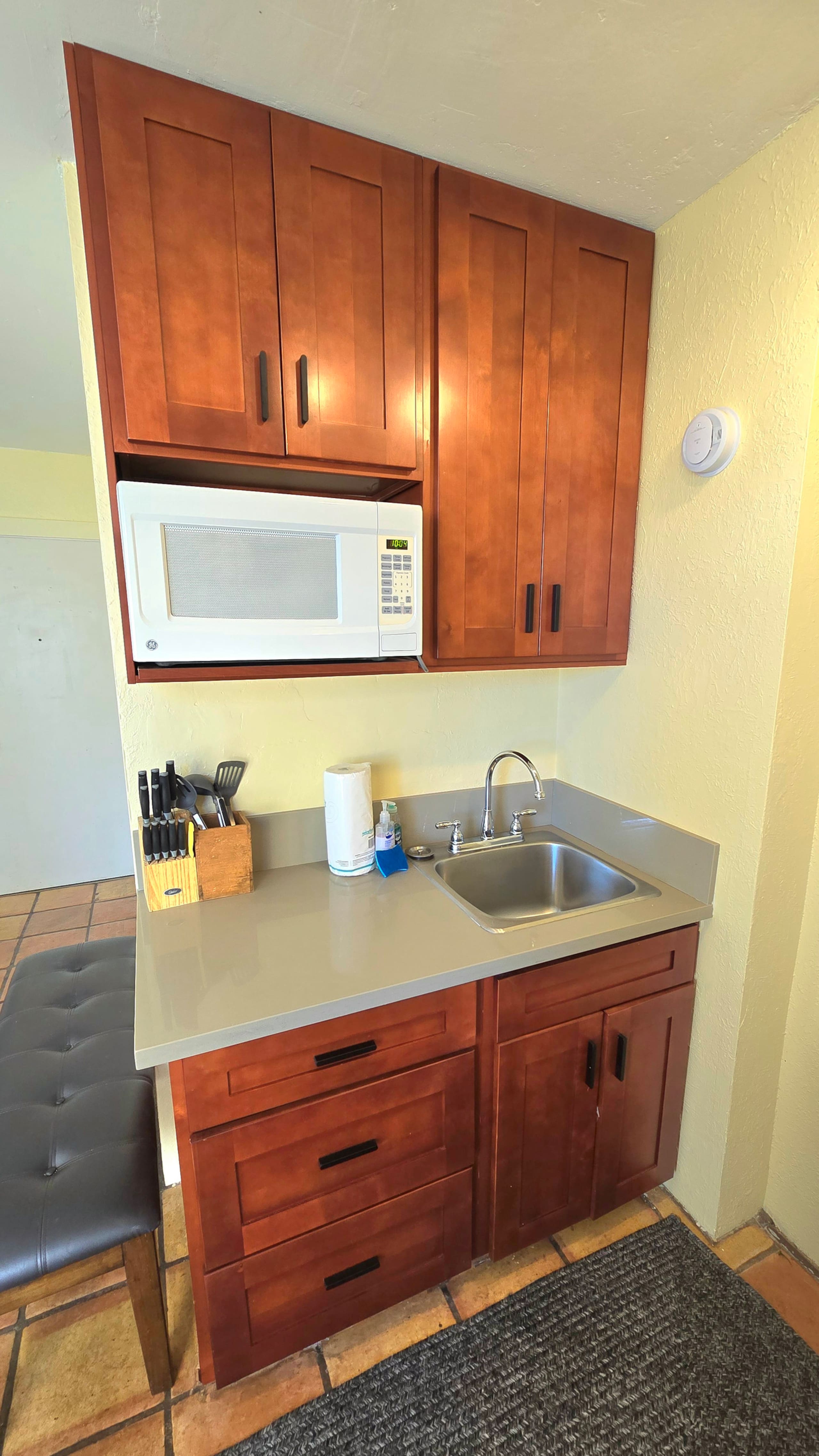Condo in Honolulu · ★4.86 · 1 bedroom · 1 bed · 1 private bath - Image 8