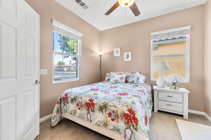 ✨ Ნათელი, ჰაეროვანი და მიმზიდველი - იდეალურია სტუმრებისთვის ან მეგობრებისთვის, რომლებიც სტუმრებს საცხოვრებელს უზიარებენ.