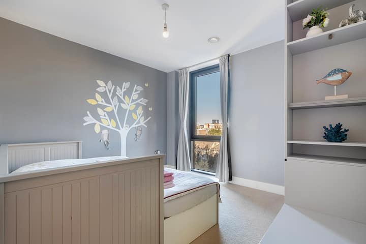 Tercer dormitorio, más pequeño que los otros dos, pero aún más grande que la mayoría de las habitaciones de Londres:)