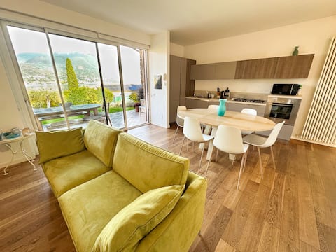 Top Airbnb: Villa Margherita intimacy & security with Jacuzzi in San Felice Del Benaco