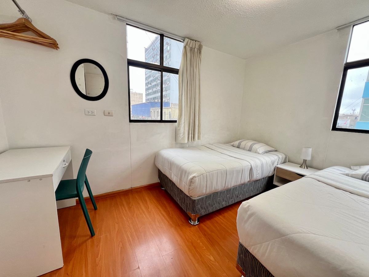 Bureau avec zone Wifi et deux lits