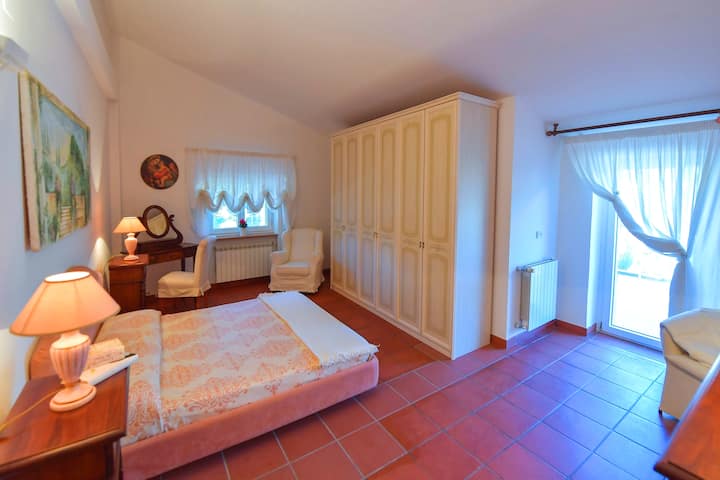 Kamar tidur double lantai 2. 