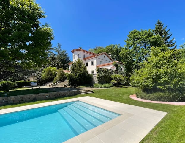 Spectacular country house in the centre of Olot.
