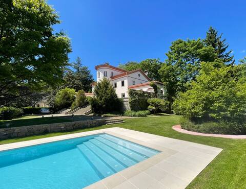 Spectacular country house in the centre of Olot.