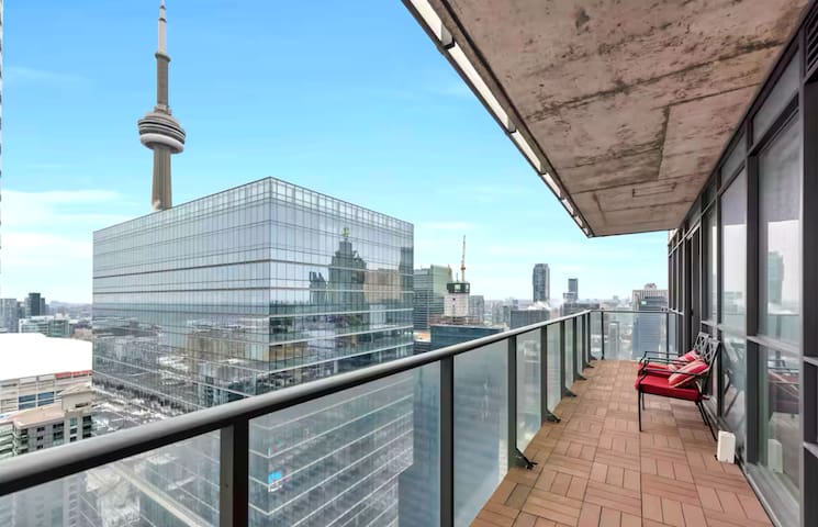 Luxury Downtown 2Bed by ScotiaBank Arena + Parking