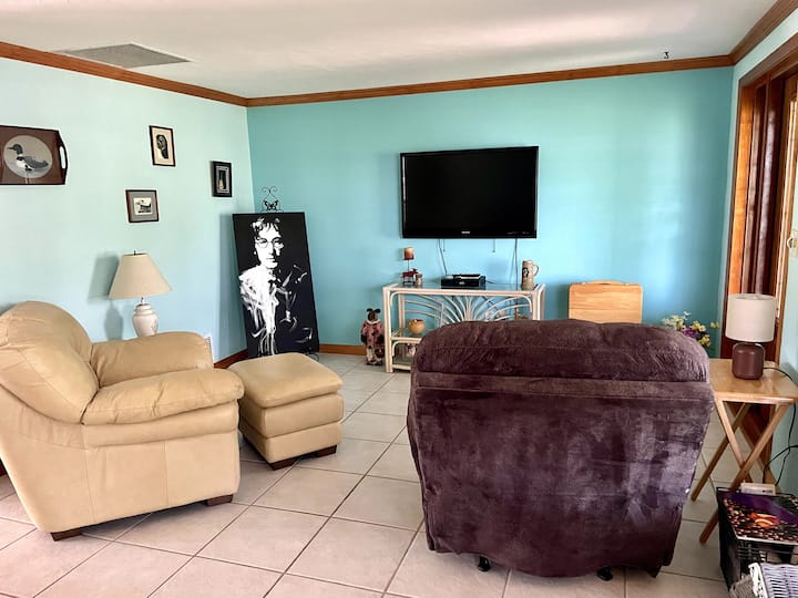 Quiet Englewood Home Near Manasota Key - Englewood, FL
