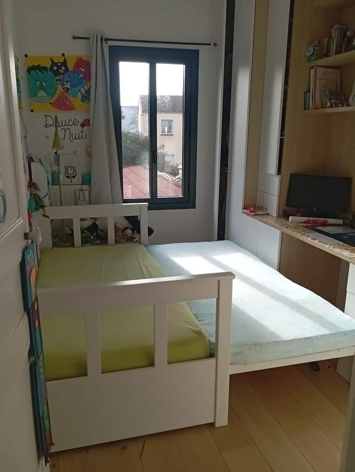 kitanda cha kuvuta chumba cha kulala kwenye ghorofa ya kwanza 