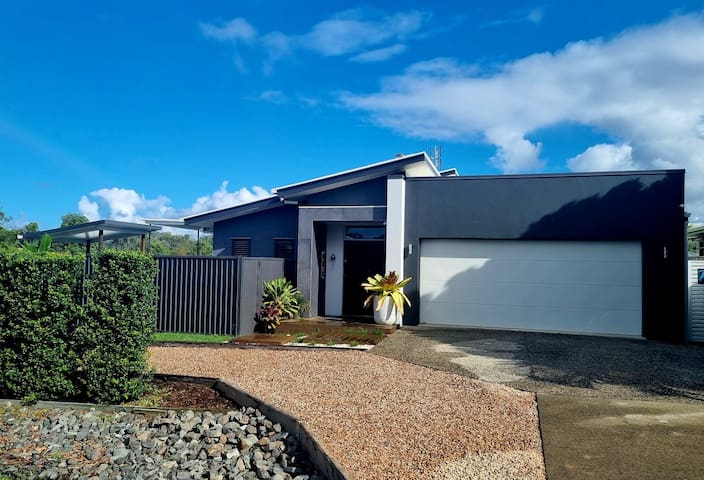 Modern Resort-Style Family Home in Noosaville gallery image 3