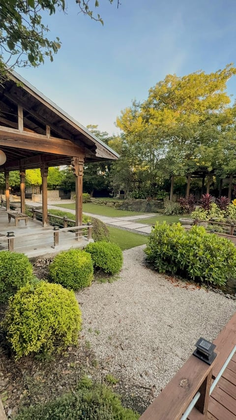 Sukiya Retreat: Peaceful Garden Stay in Miami