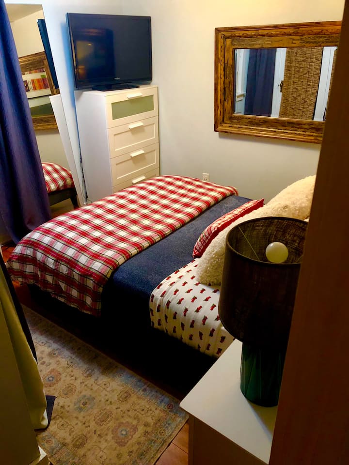 Master Bedroom with Queen Bed