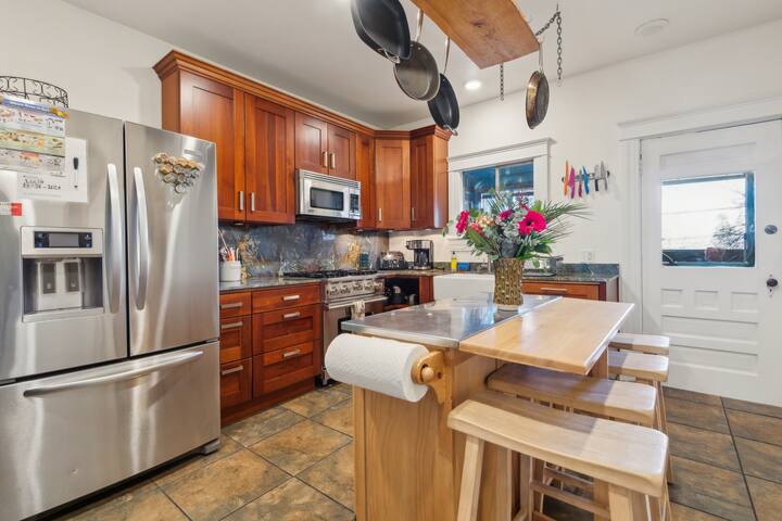 No Cleaning Fee! Quiet, urban Capitol Hill house gallery image 5