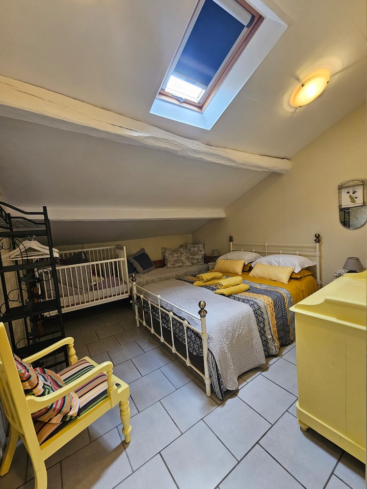 მცირე ფლიგელის საძინებელი და ჩვილის საწოლი