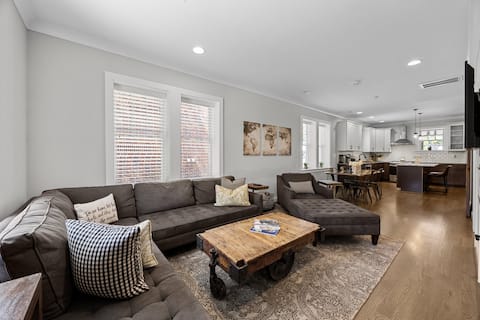 Popular Airbnb listing: Gorgeous Historic Dilworth Townhome in Dilworth