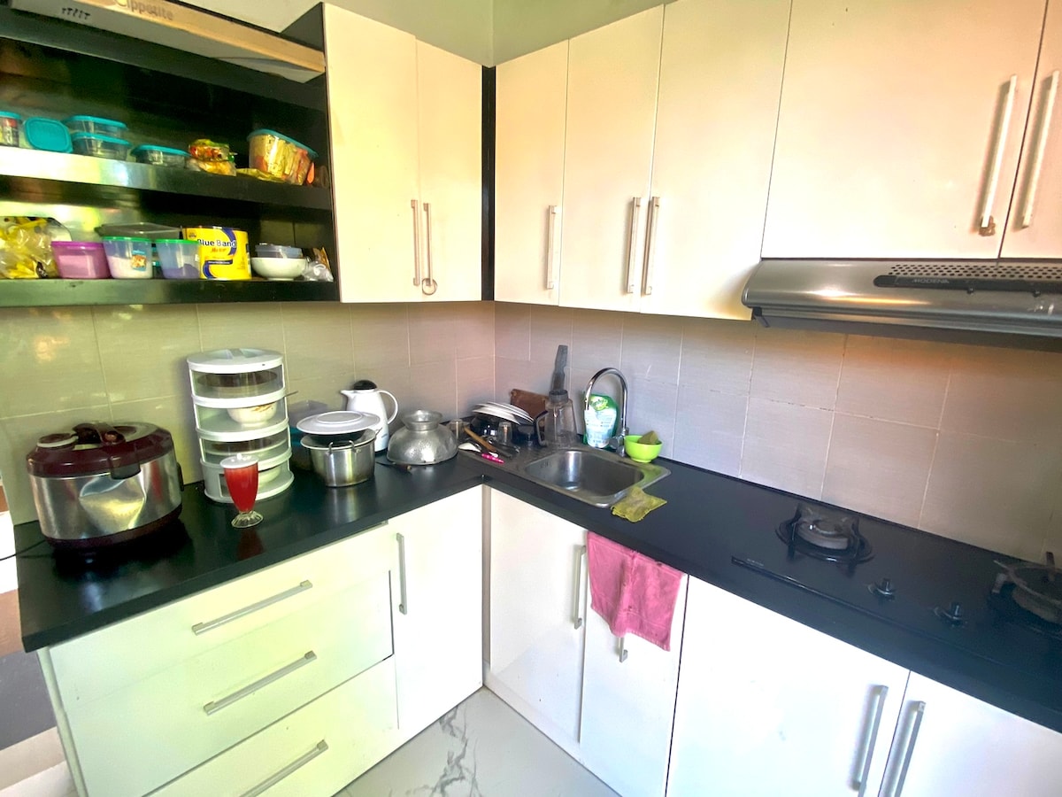 Full kitchen image 1