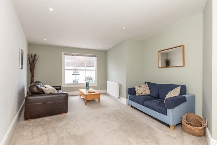 Ideal Contract Workers. 3 Bedrooms. Large Kitchen - Brighton & Hove