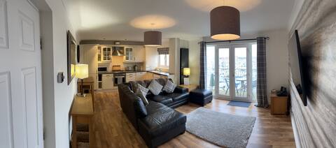 Waterfront Apartment (15 Merchant - 3 Bed)