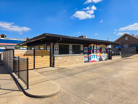 Downtown Tahlequah! Amazing Patio, Walkable, Wi-Fi