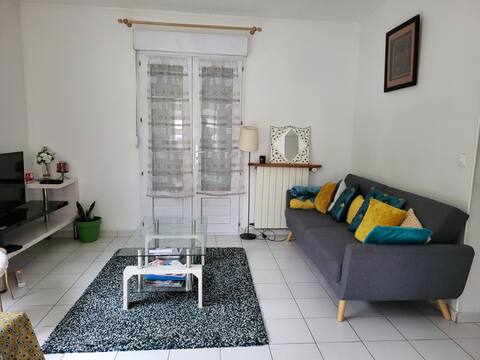 Small apartment with garden by the river Seine