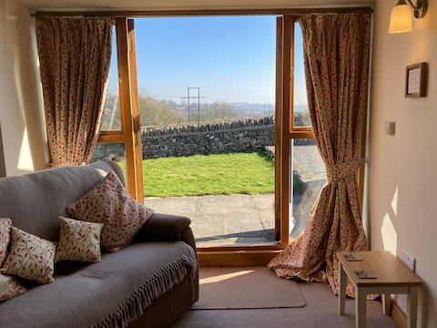 Successful Airbnb property: Spinney Farm Cottage, fantastic views - sleeps 4 in Derbyshire