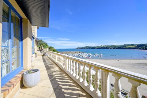 Waterfront house in Bréhec Beach
