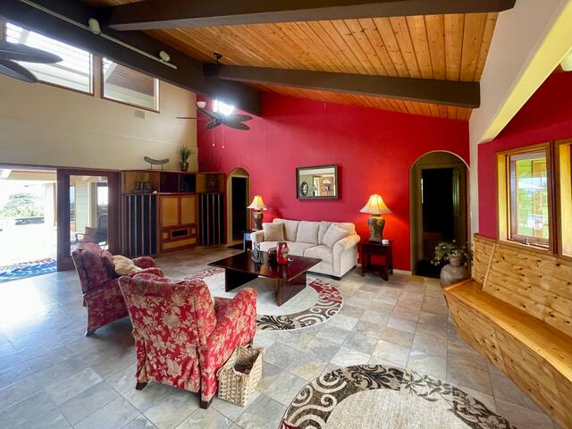 Luxury Pool, 7 acres of Avocados & Tropical Fruit! gallery image 3