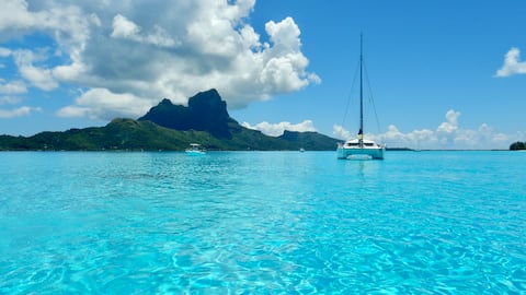 Private catamaran in Bora-Bora
