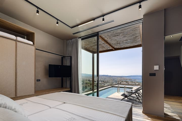 A balcony with direct access to the second private sea view terrace, located on the first floor! 