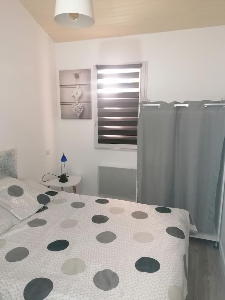 Schlafzimmer 1
