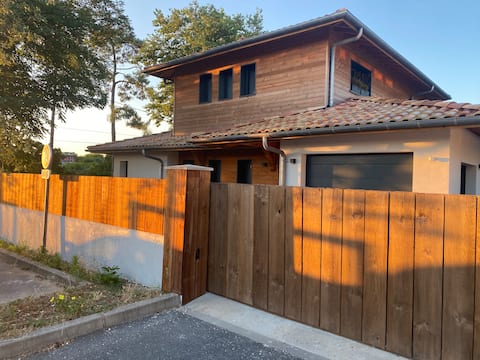 Nature villa facing the forest between golf and beaches.