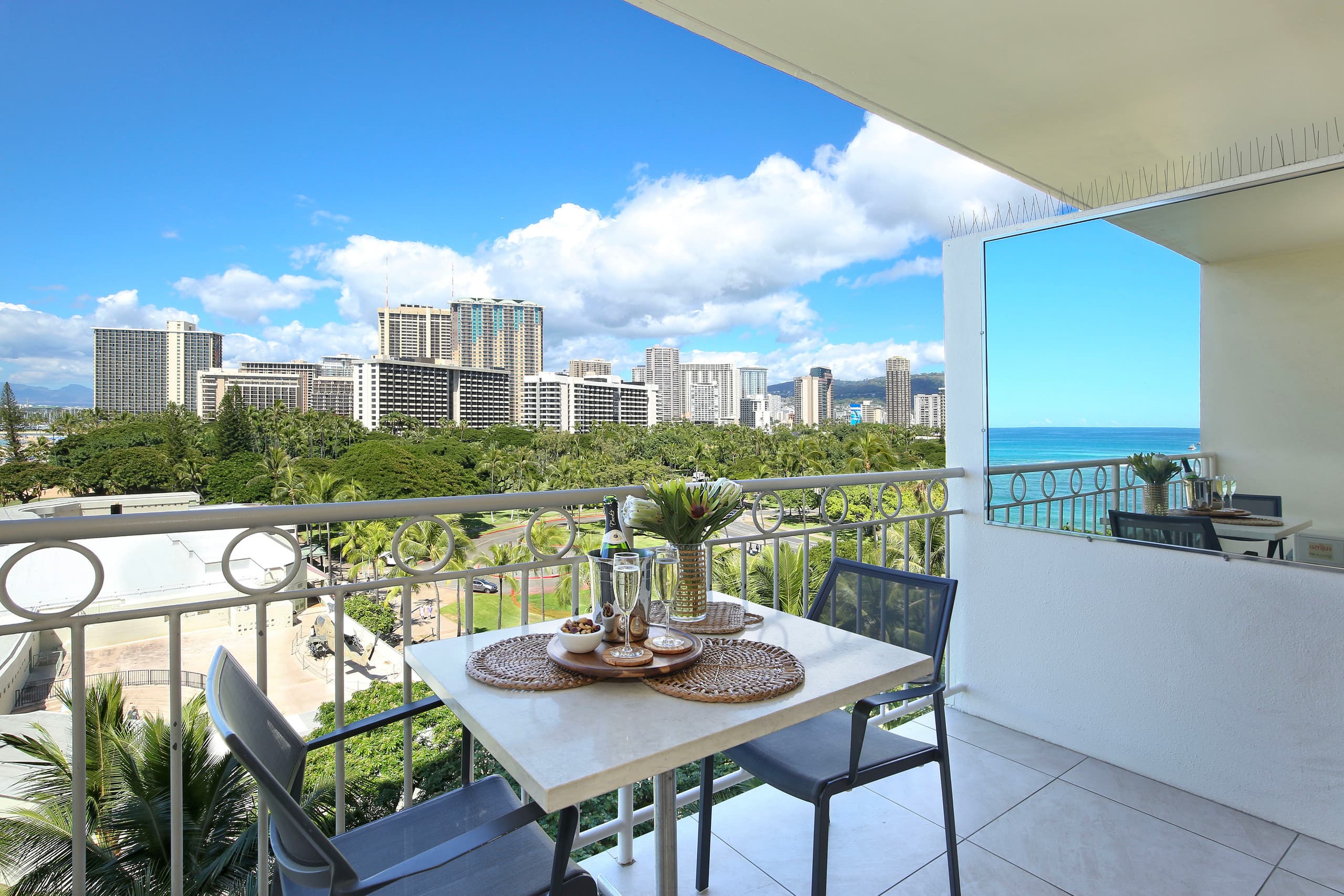Condo in Honolulu · ★4.84 · Studio · 1 bed · 1 private bath - Image 8