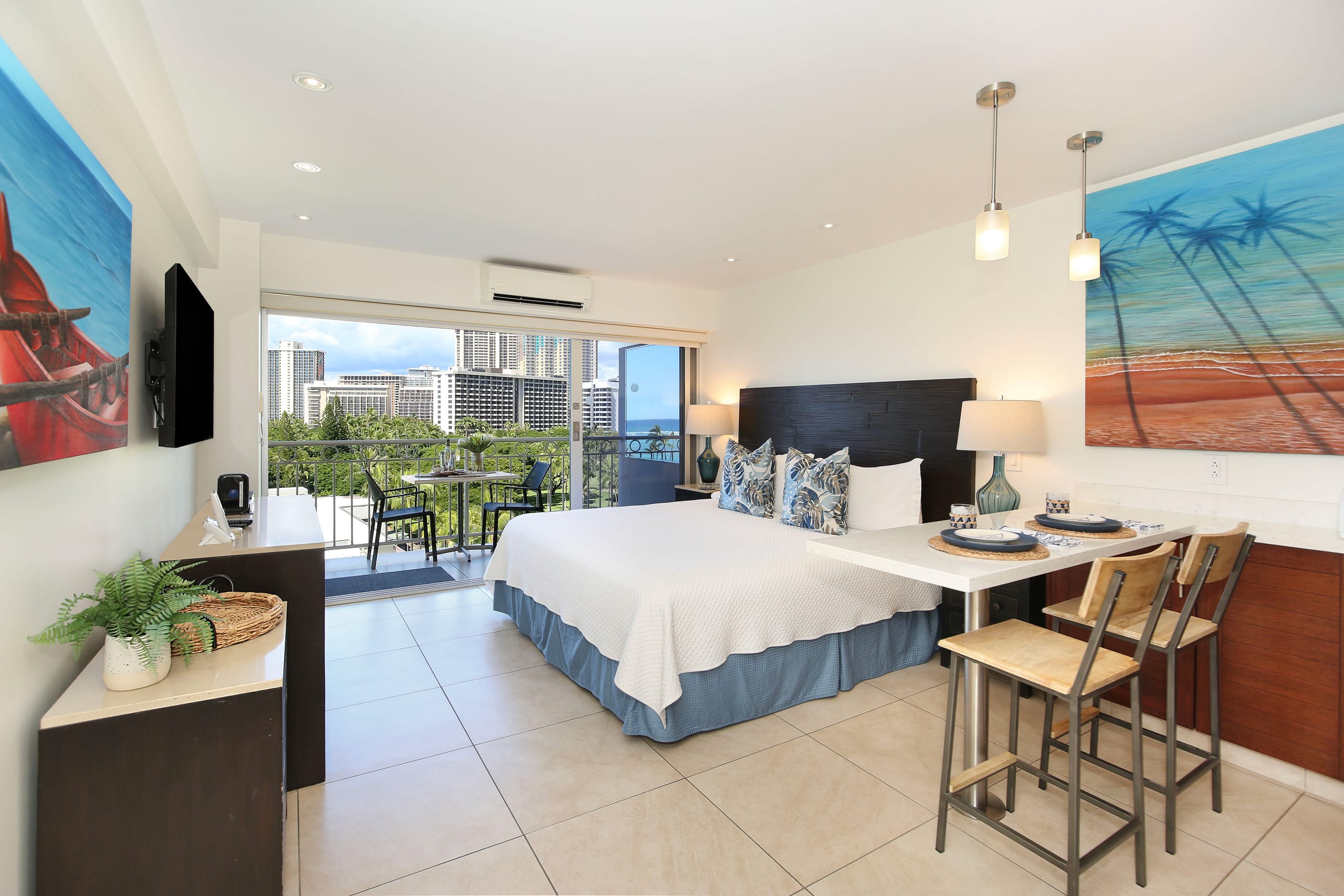 Condo in Honolulu · ★4.84 · Studio · 1 bed · 1 private bath - Image 11