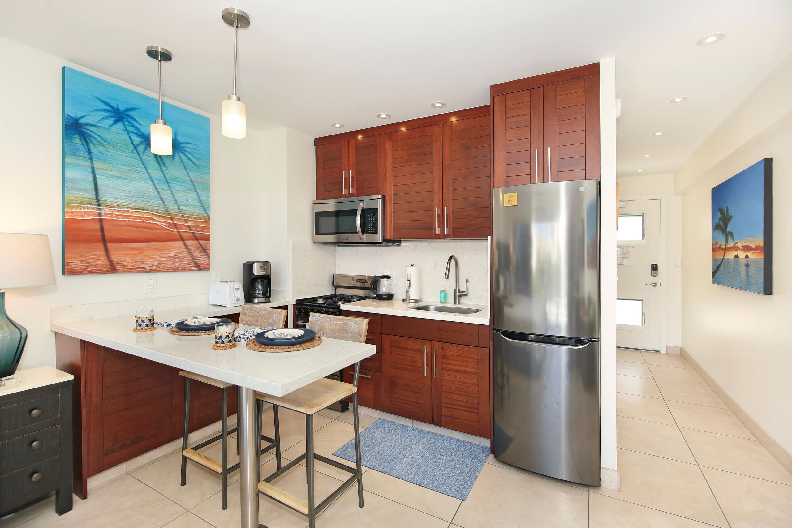 Condo in Honolulu · ★4.84 · Studio · 1 bed · 1 private bath - Image 3