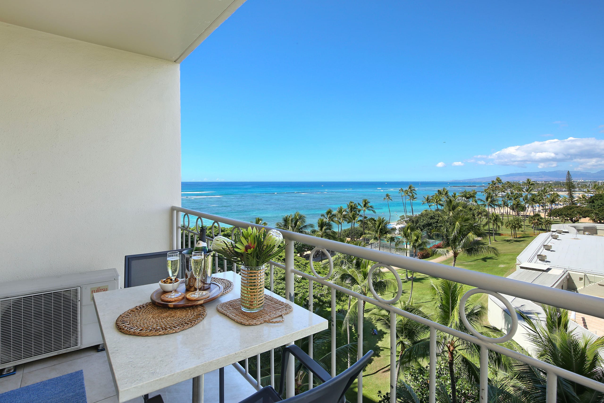 Condo in Honolulu · ★4.84 · Studio · 1 bed · 1 private bath - Image 6