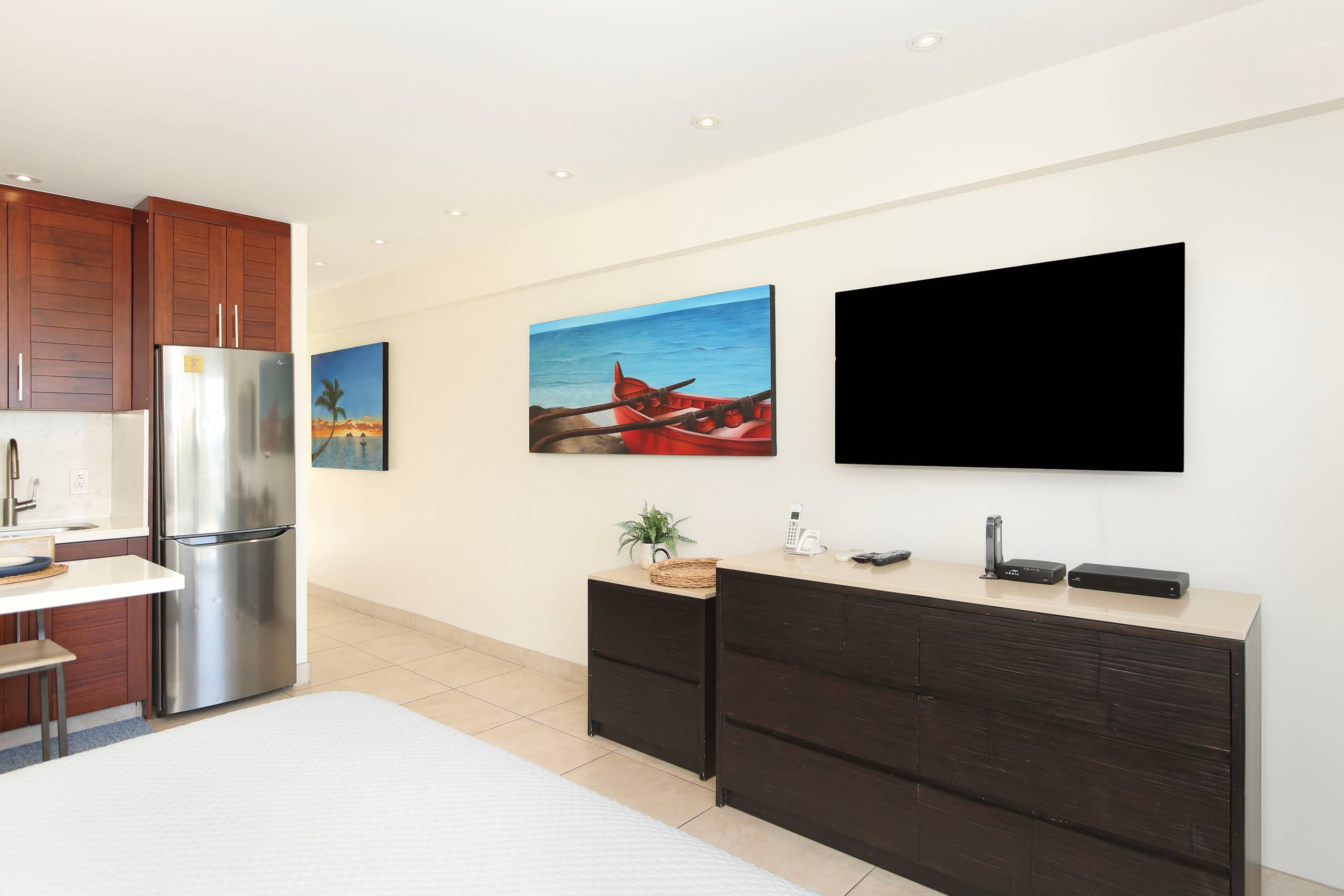 Condo in Honolulu · ★4.84 · Studio · 1 bed · 1 private bath - Image 2