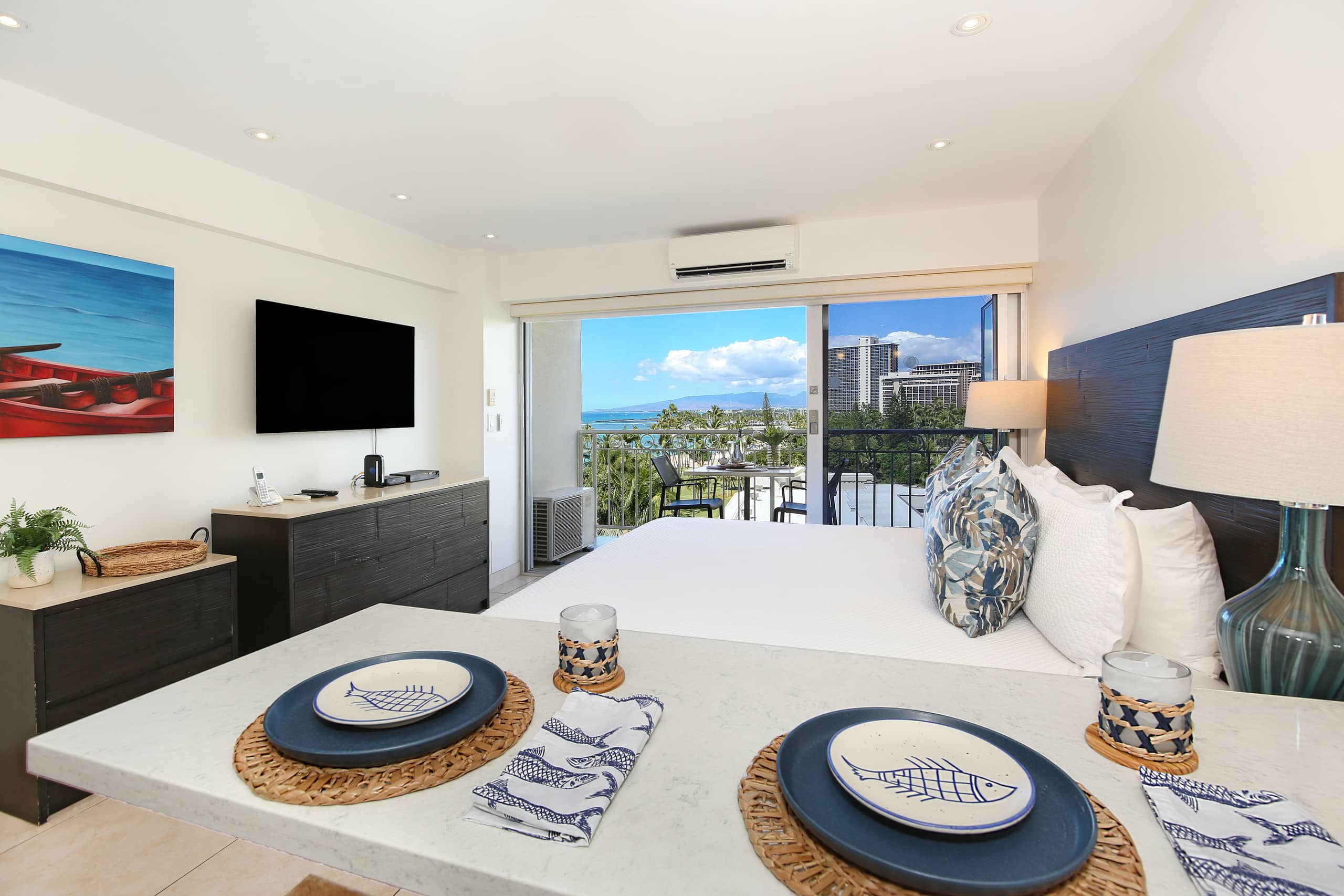 Condo in Honolulu · ★4.84 · Studio · 1 bed · 1 private bath - Image 4
