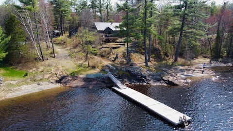 Drive-to Lakefront Cottage on Georgian Bay