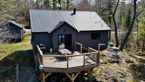 Drive-to Lakefront Cottage on Georgian Bay