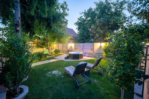 Amazing Loft with outdoor Hot tub