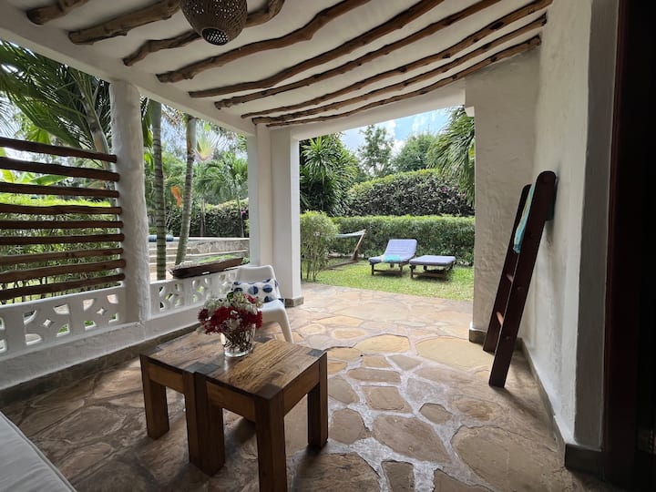 Spacious Apartment 1 With Lush Garden And Pool. - Diani Beach
