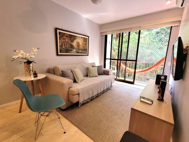 Refúgio Urbano 2 Qtos c/ garagem quase Ipanema.