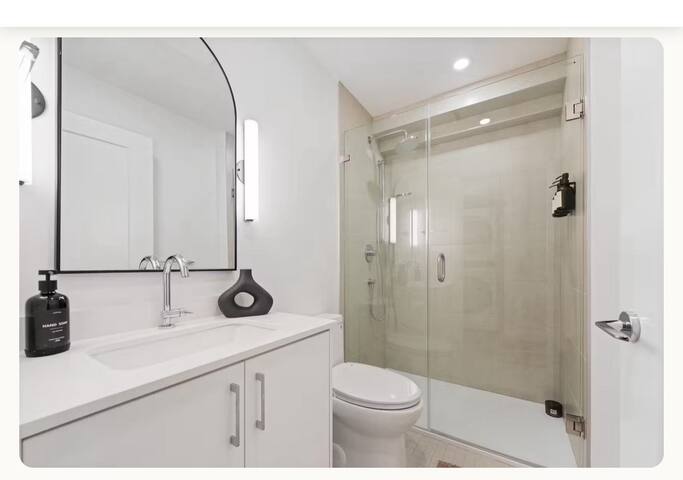 New studio off Main gallery image 5