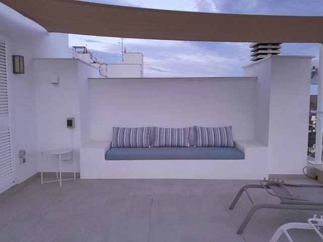 VILLA with Exceptionnal view on the Bay of Roses gallery image 3