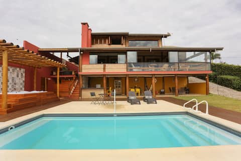 Mirantes Paraibuna: house with swimming pool and Jacuzzi!