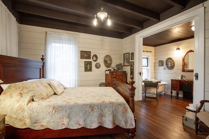 High end queen mattress with private bath.