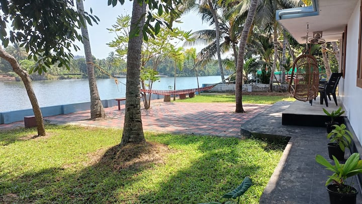 𝐁𝐚𝐜𝐤𝐰𝐚𝐭𝐞𝐫 𝐁𝐥𝐢𝐬𝐬 - Waterfront Villa - Cochín