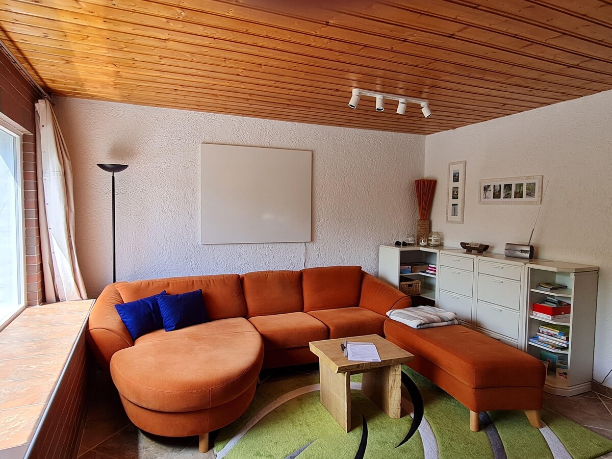 Leistungsstarkes Airbnb: Living close to nature in the garden bungalow in Kleinzschocher