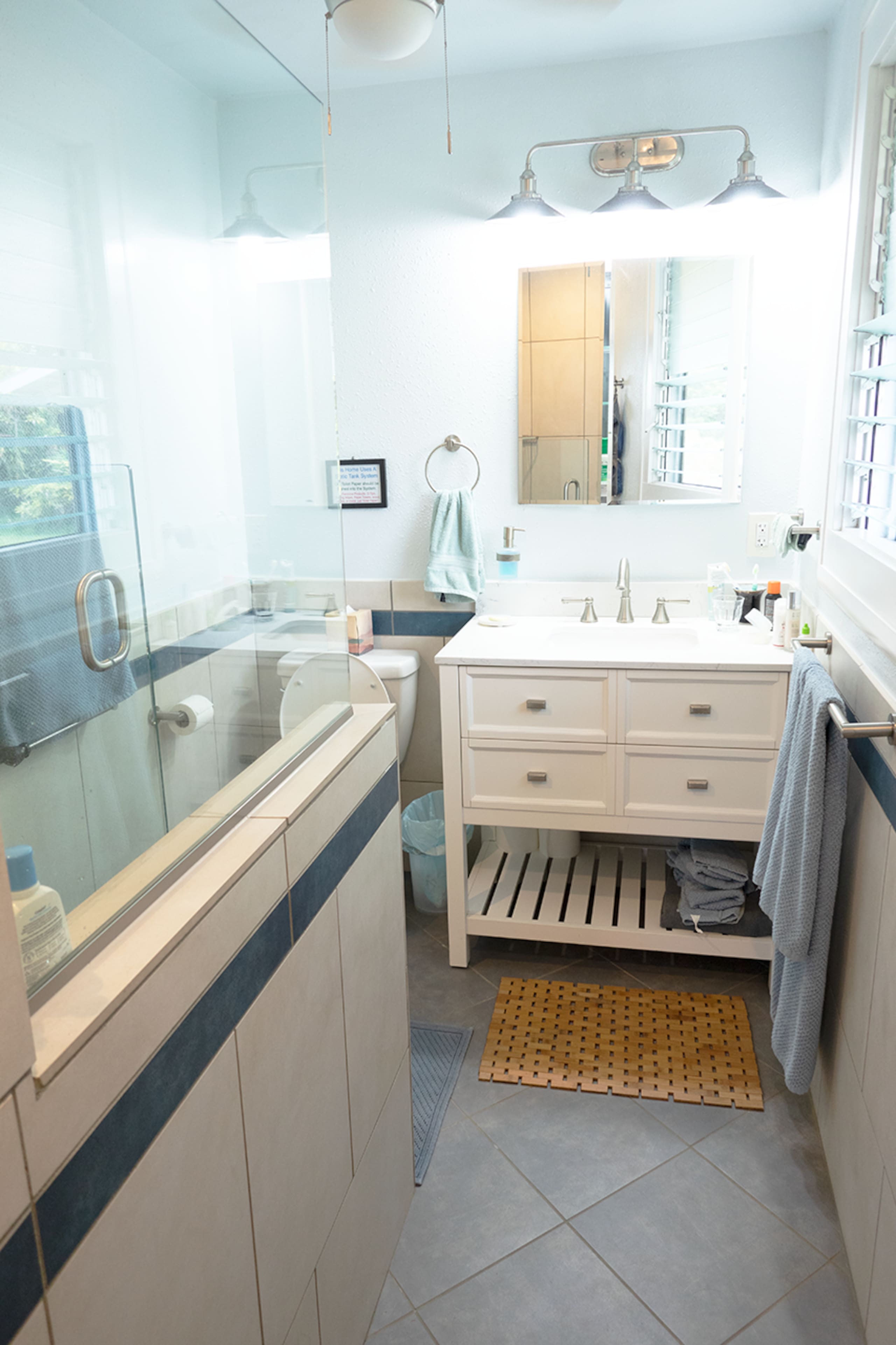 Home in Hilo · ★4.77 · 3 bedrooms · 4 beds · 2.5 private baths - Image 6