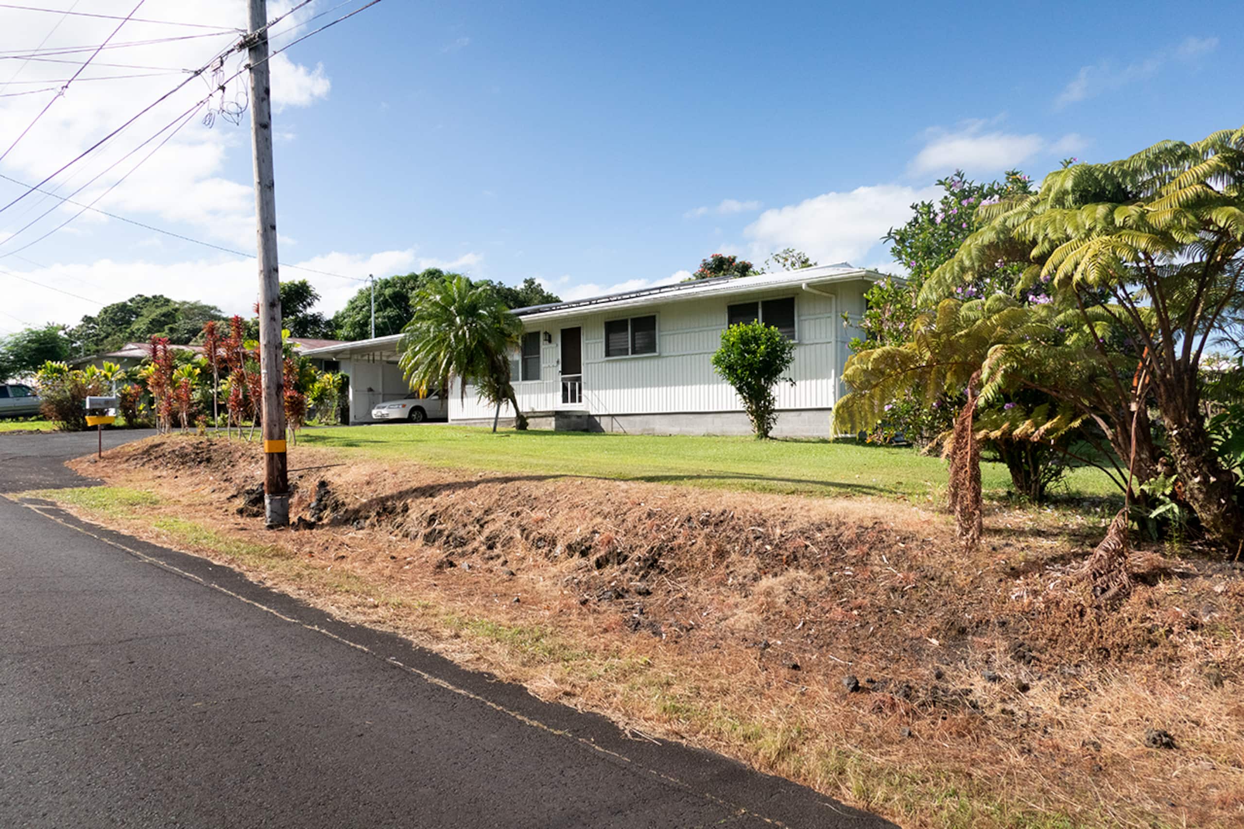 Home in Hilo · ★4.77 · 3 bedrooms · 4 beds · 2.5 private baths - Image 17
