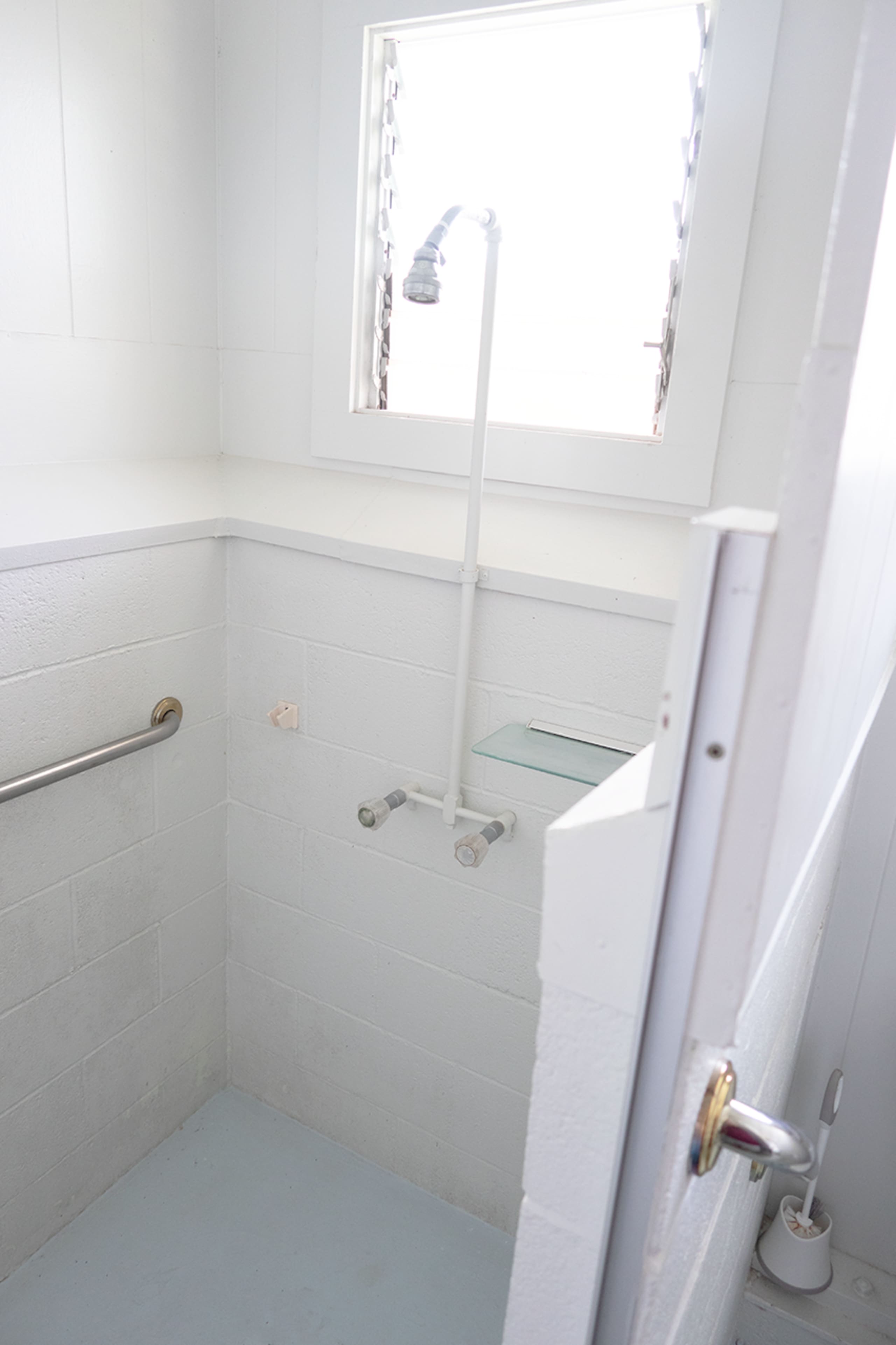 Home in Hilo · ★4.77 · 3 bedrooms · 4 beds · 2.5 private baths - Image 9